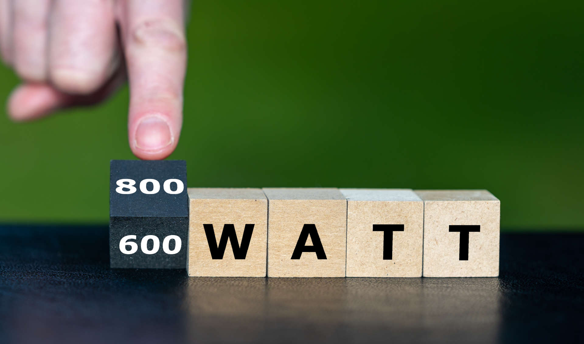 Balkonkraftwerk mit 600 oder 800 Watt Maximum?